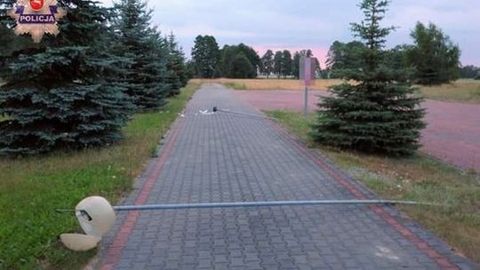 Zdemolował działkę. Zaatakował latarnie, stoły wrzucił do stawu
