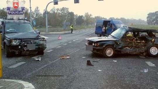 Zderzenie BMW i Land Rovera, policja szuka świadków tragicznego wypadku w Anielinie