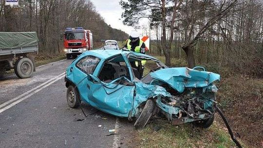 Zderzenie ciągnika z oplem. Kierująca oplem wjechała na przeciwległy pas [ZDJĘCIA]