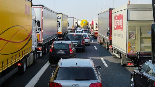 Zderzenie czterech pojazdów - poważne utrudnienia w ruchu 