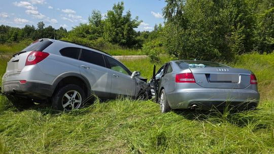 Zderzenie dwóch aut za Frampolem. Do szpitala trafiło siedem osób, w tym dzieci