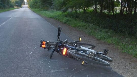 Zderzenie dwóch nastoletnich rowerzystów skończyło się poważnymi obrażeniami