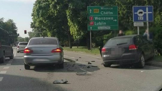 Zderzenie dwóch samochodów. Prezydent jechał na spotkanie w szkole
