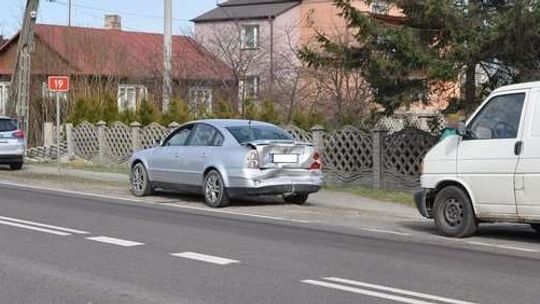 Zderzenie dwóch volkswagenów na "krajowej 19". Jedna osoba w szpitalu 