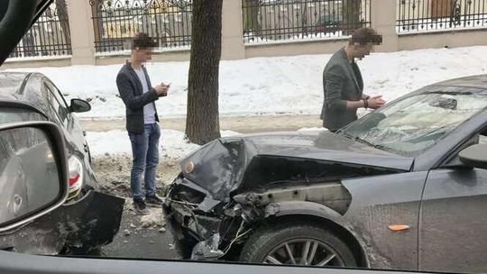 Zderzenie opla i BMW na ul. Wyszyńskiego