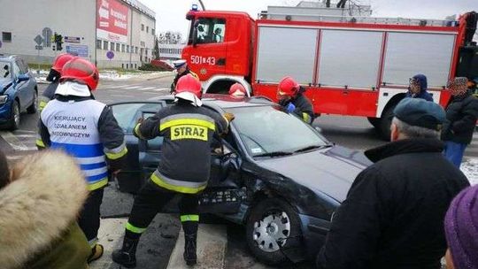 Zderzenie samochodów na skrzyżowaniu ul. Lubelskiej i Grabskiego w Puławach
