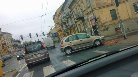Zderzenie samochodów na ul. Kunickiego. Duże korki