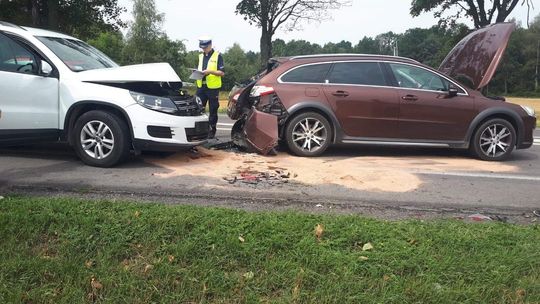 Zderzenie samochodów przy wjeździe na obwodnicę. Dziecko w szpitalu