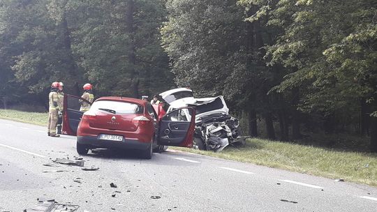 Zderzenie suzuki i renault. Trasa Puławy- Żyrzyn zablokowana