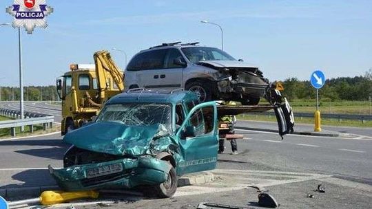 Zderzenie trzech aut. 22-latek wymusił pierwszeństwo