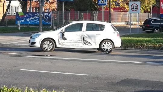 Zderzenie trzech aut na ul. Zana. Są utrudnienia w ruchu [zdjęcia]