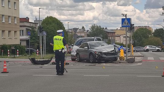 Zderzenie trzech samochodów w centrum Lublina. Jeden wjechał na czerwonym