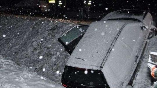 Zderzenie trzech volkswagenów. Trzy osoby ranne 