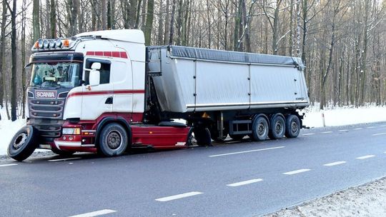 Ze scanii odpadły dwa koła i uderzyły w drugą ciężarówkę