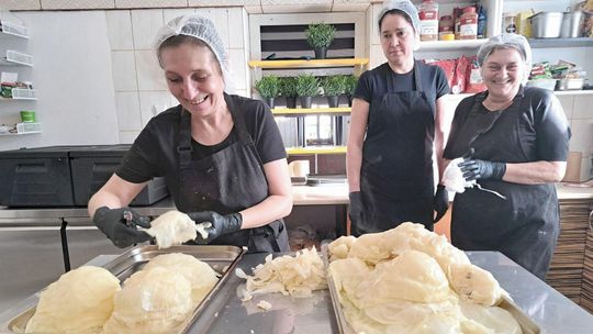 Ze swoich zakrętów wyszły na prostą. Gotują kolorowo i jak u mamy