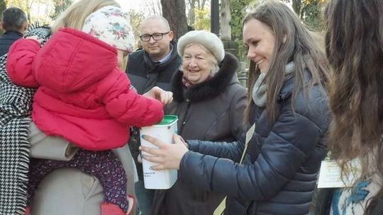 Zebrali 80 tys. zł na odnowę nagrobków na cmentarzu przy ul. Lipowej