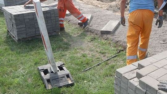 Zebrali podpisy ws. budowy chodnika