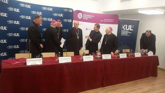 Zebranie plenarne KEP zakończone. Biskupi rozmawiali m.in. o pomocy uchodźcom
