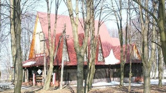 Żeby dokończyć remont ołtarza, sprzedał samochód. Mieszkańcy: Nie zabierajcie nam księdza