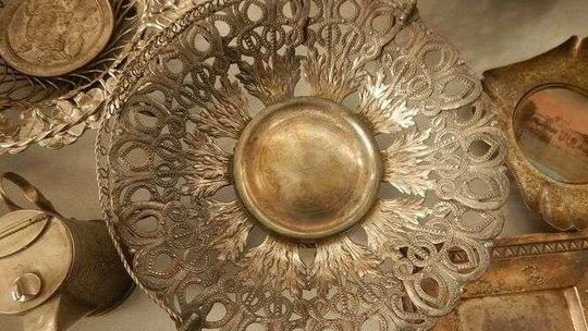 Zegarki, zabytkowe przedmioty. Co znaleźli celnicy z Dorohuska? 