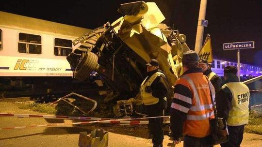 Zemborzyce: Pociąg uderzył w kombajn