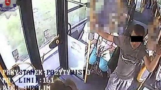Zerwał studentce złoty łańcuszek. Policjanci wypatrzyli go w tłumie
