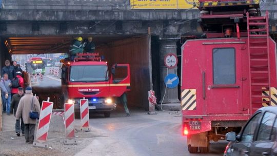 Zerwana trakcja na Kunickiego. Autobusy i trolejbusy wracają na swoje trasy