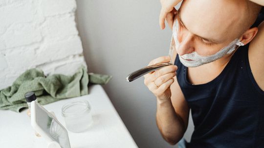 Zestawy świąteczne dla mężczyzn – jak wybrać idealny prezent, który naprawdę ucieszy?