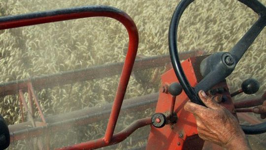 Zezulin: Spłonął kombajn. Zapalił się podczas pracy