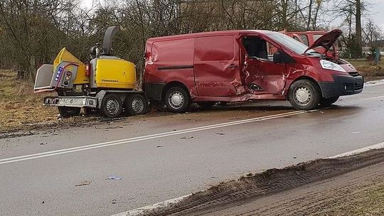 Zginął robotnik pracujący przy drodze, wjechał w niego bus