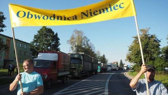 "Zginęło tu dwóch moich kolegów". Zablokowali drogę, bo domagają się budowy ekspresówki