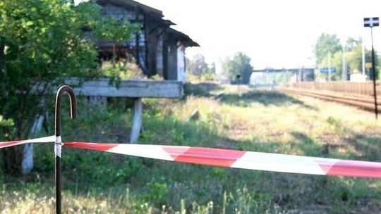 Zgliszcza na starym dworcu w Puławach. Kazali zabezpieczyć, powiesili taśmę