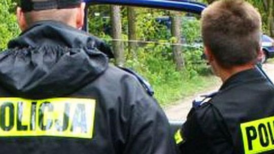 Zgłosił się do prokuratury, potem uciekł policjantom przez okno