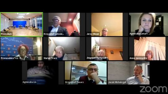 Zgubne skutki zdalnej sesji. Radna przekonuje, że wcale nie zasnęła