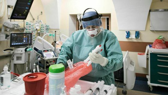 Zidentyfikowano gen odpowiedzialny za ryzyko ciężkiego COVID-19. Powstanie test dla pacjentów