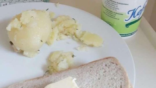 Ziemniaki z chlebem, kefir i masło. Taką kolację dostała pacjentka w lubelskim szpitalu