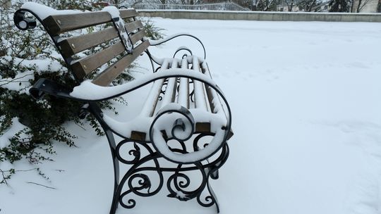 Zima kontratakuje. Drogi mogą być śliskie