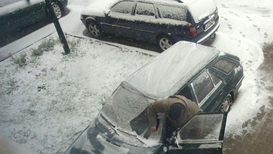 Zima na całego. Drogi przejezdne, ale śliskie