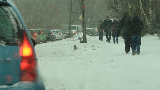 Zima nie daje o sobie zapomnieć. Trudne warunki na drogach (zdjęcia)