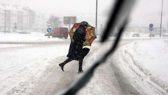 Zima w Lublinie i regionie. Piaskarki i solarki pracują