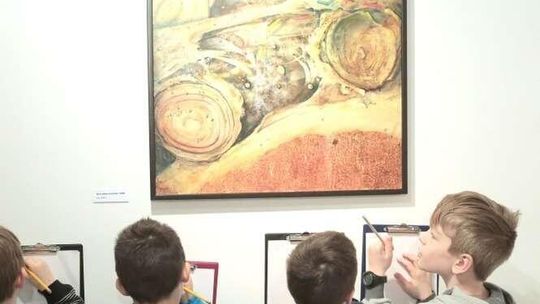 Zima w mieście. Młody muzealnik w dworku