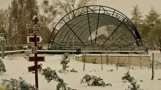 Zima w zamojskim ZOO: Piłka lekiem na całą nudę. A dla kopytnych radio