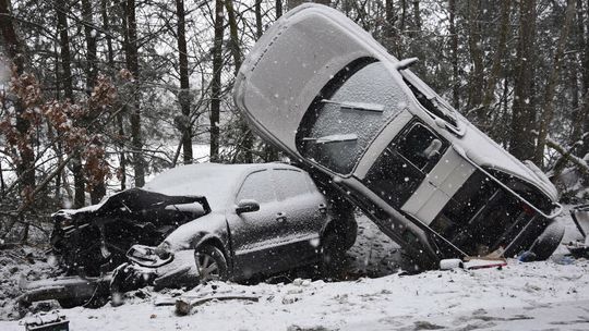 Zima zbiera tragiczne żniwo na drogach regionu 