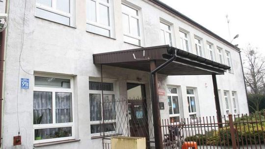 Zimny okład na wstrząśnienie mózgu w przedszkolu. Ojciec zawiadomił policję