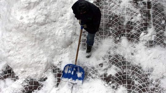 Zimowe obowiązki właściciela nieruchomości. Za co zapłacisz mandat
