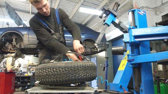 Zimowe opony obowiązkowe w Polsce?