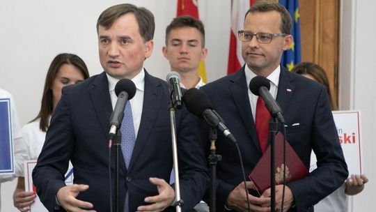 Ziobro i Romanowski bez immunitetów? Głosowania w czwartek – potwierdza Szymon Hołownia