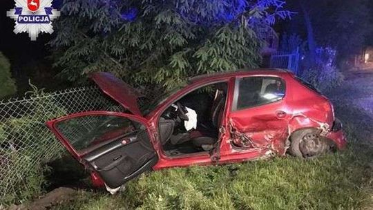 Zjechał na przeciwległy pas i zderzył się z peugeotem. Był pijany