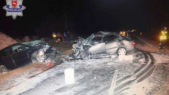 Zjechał na przeciwległy pas. Wypadek w Albertowie