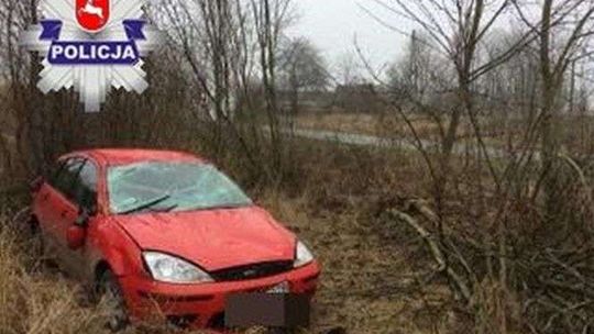Zjeżdżała fordem z górki. Wpadła do rowu 